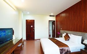 Ho Sen Xanh Hotel